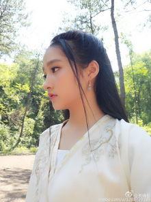 吃瓜拍照自拍,吃瓜拍照，记录夏日美好瞬间