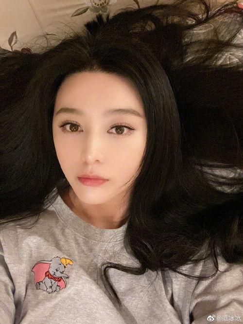 吃瓜拍照自拍,吃瓜拍照，记录夏日美好瞬间