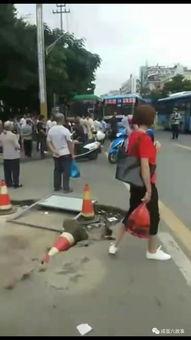 吃瓜群众撞车现场