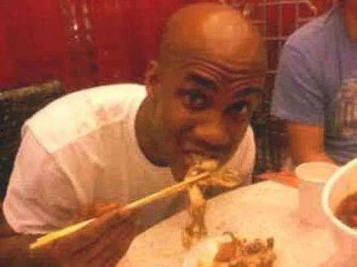 老外吃老汉瓜视频,趣味横生体验本土美食