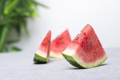 梦见偷了几个瓜吃,偷瓜食果的奇幻之旅