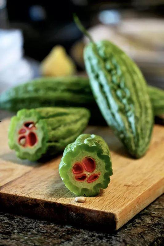 十八唐雪青吃瓜,瓜田里的青春传奇