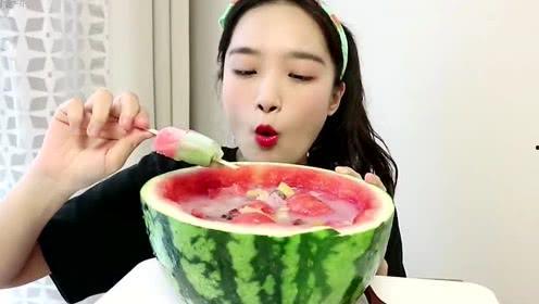 韩国当妹吃播冰瓜,清凉一夏甜蜜分享