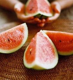 内蒙吃瓜的危害,吃瓜需谨慎，这些危害不容忽视